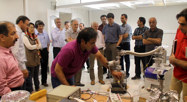 Machine Advisory Committee visits ILSF R&D Lab